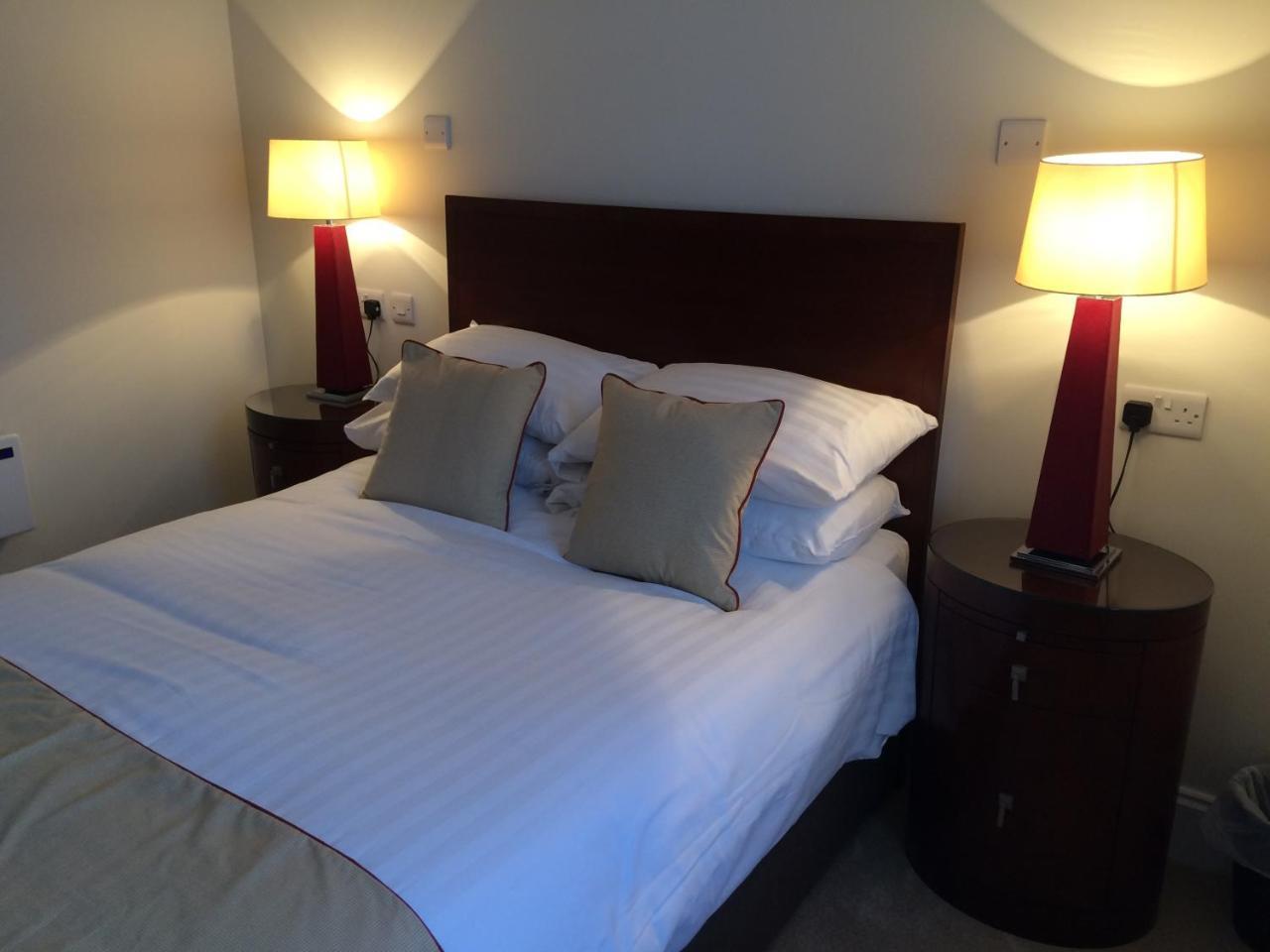 Kings Park Hotel Ретфорд Екстер'єр фото