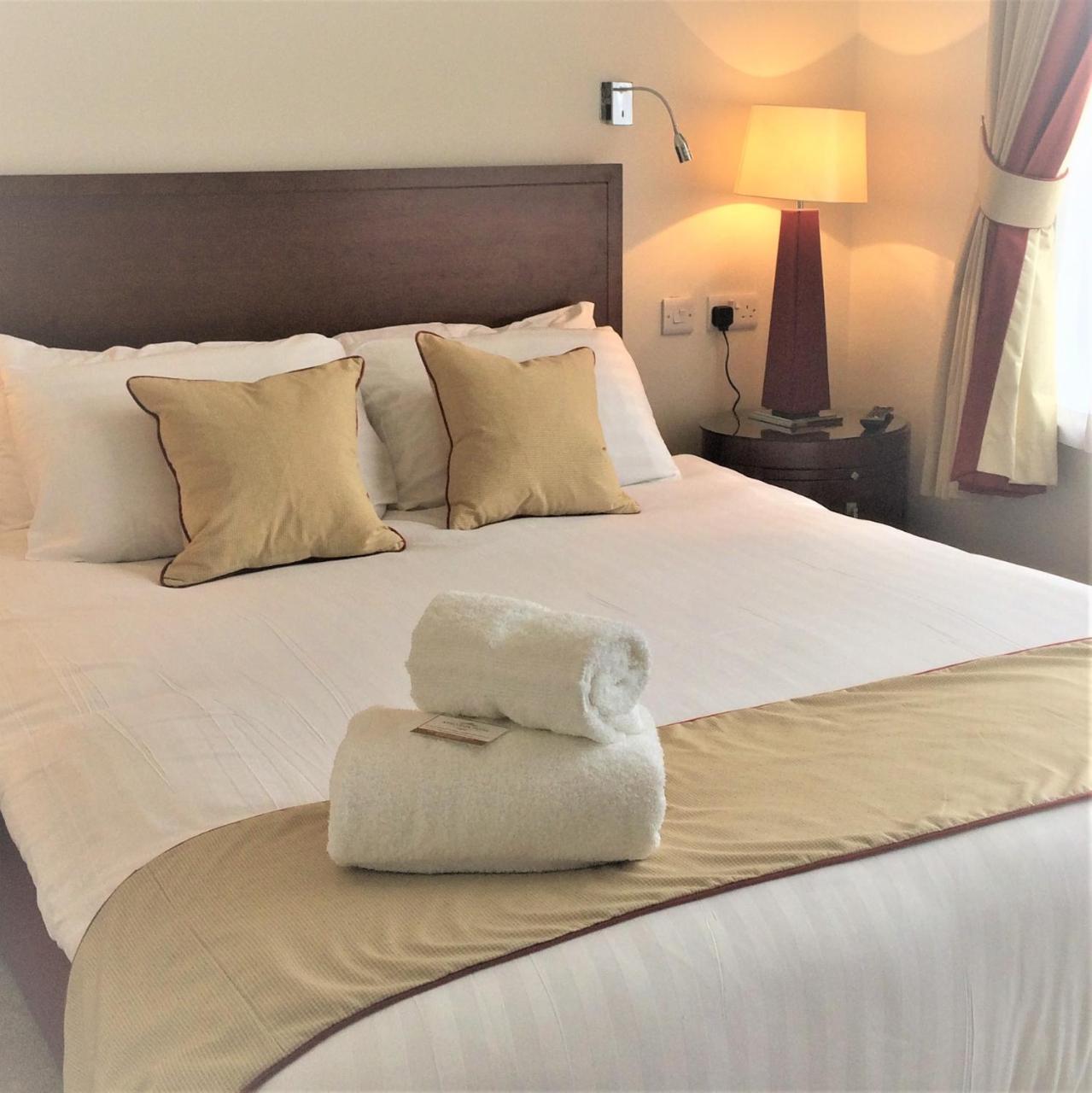 Kings Park Hotel Ретфорд Екстер'єр фото