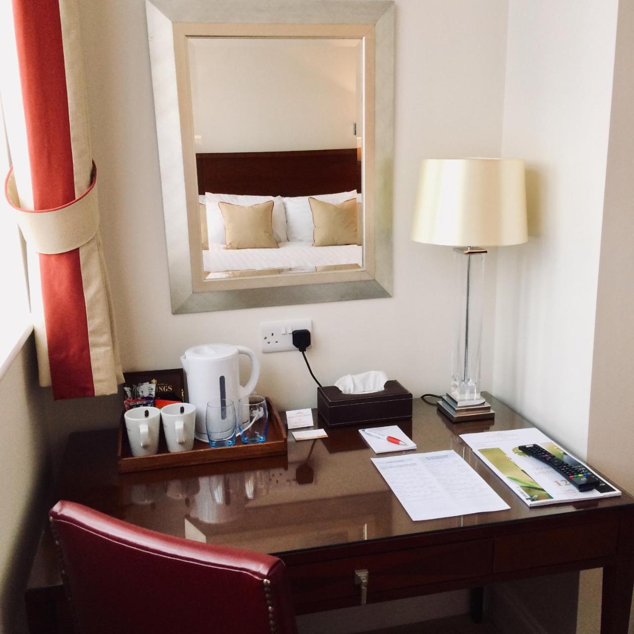 Kings Park Hotel Ретфорд Екстер'єр фото