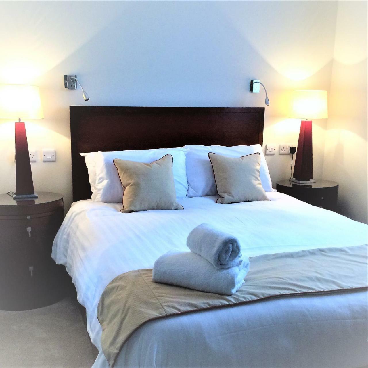 Kings Park Hotel Ретфорд Екстер'єр фото